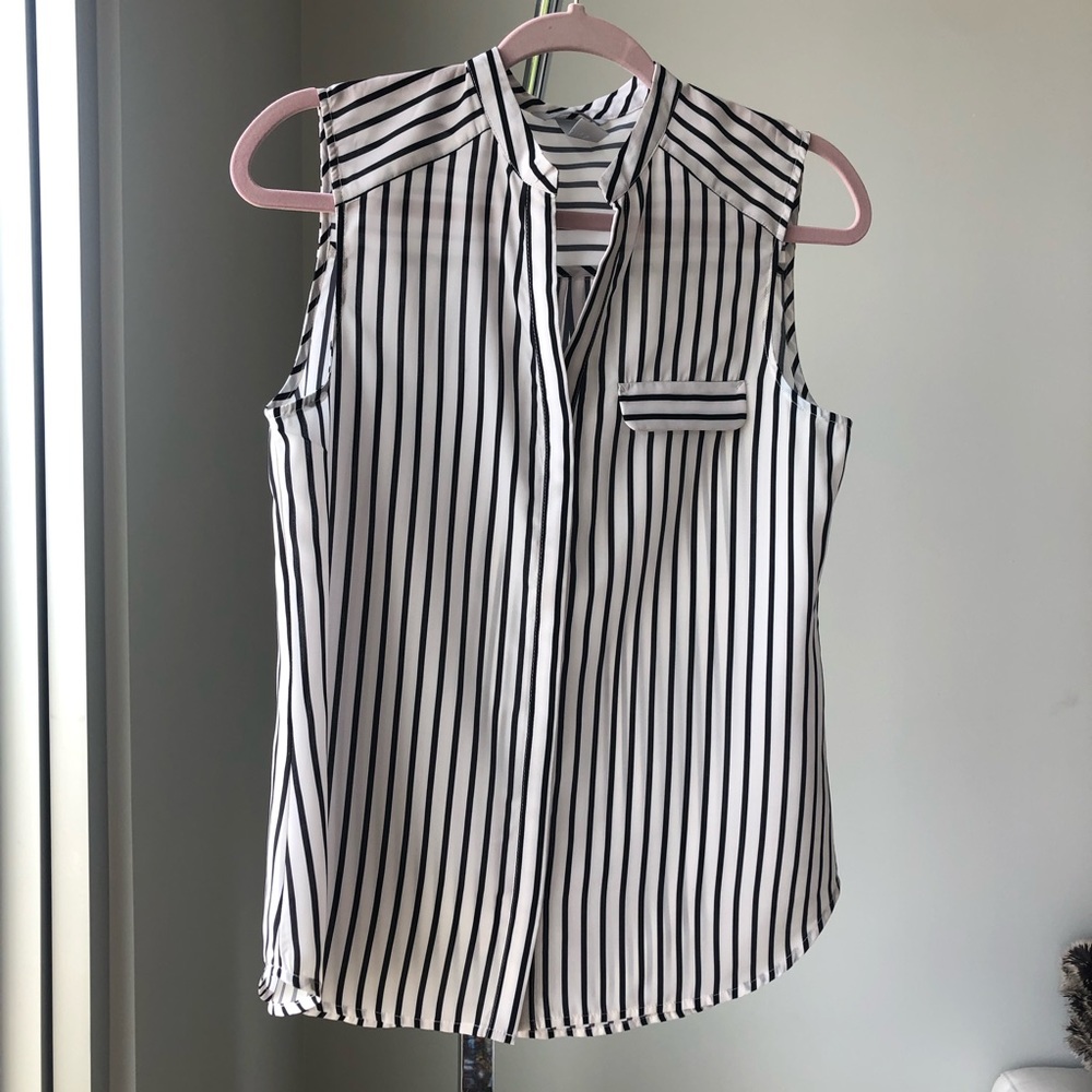 💕 H&M Black & White Button Down Shirt 💕